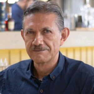 alt="Facilitador del diplomado de liderazgo para empresas"